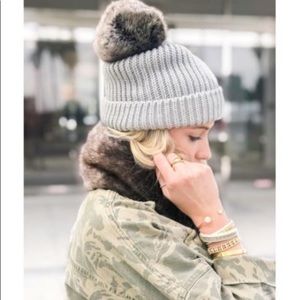 🆕 NWOT STELLA & DOT Chantal Pom Beanie❄️